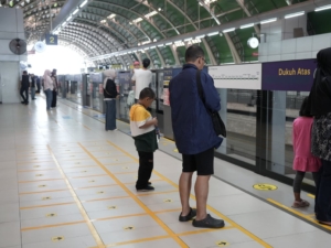 Keselamatan Pengguna di LRT Jabodebek, Mengapa Kebiasaan Sederhana Tidak Boleh Diabaikan?